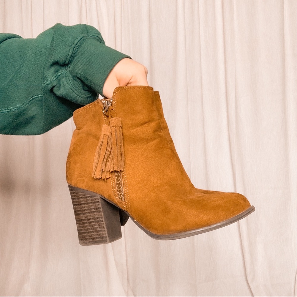 ESPRIT brown suede tassel booties